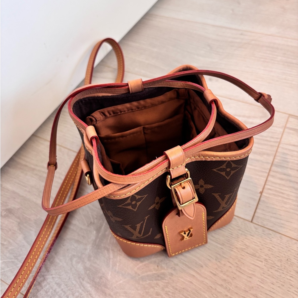 Louis Vuitton noe purse - Picture 13 of 16